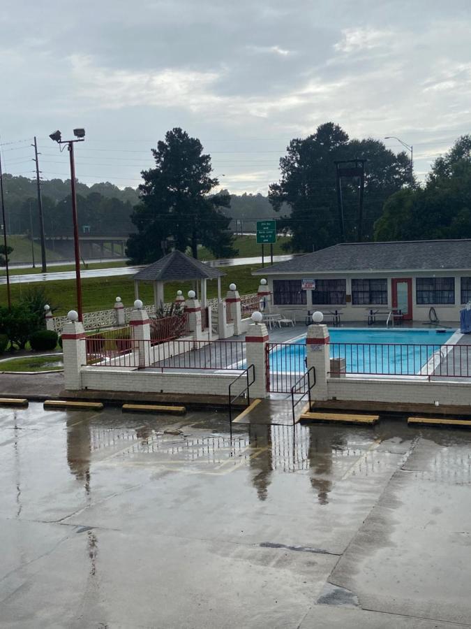 Americas Best Value Inn Meridian Exterior photo